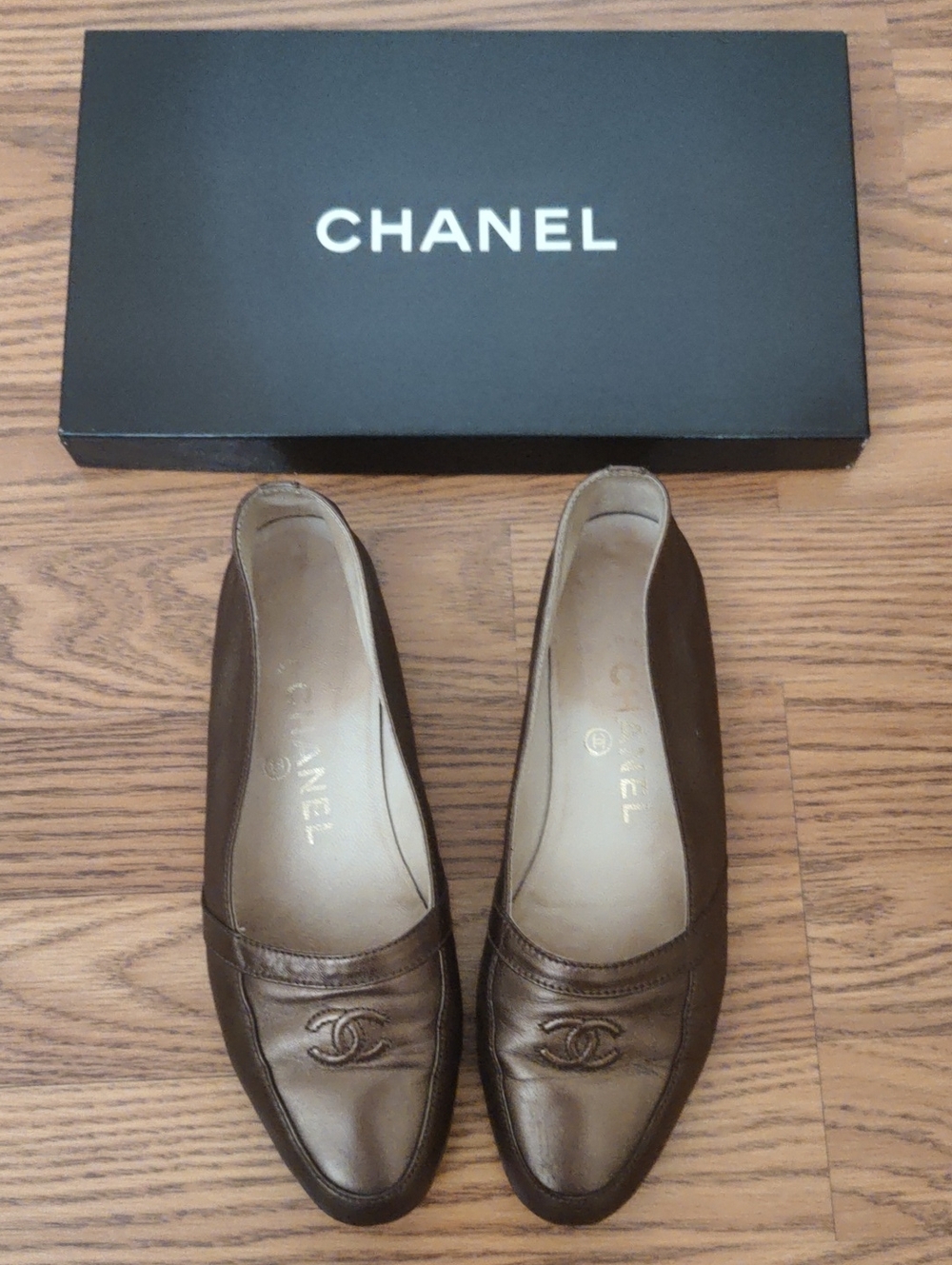 Authentic CHANEL Bronze Brown Leather CC Logo Flats